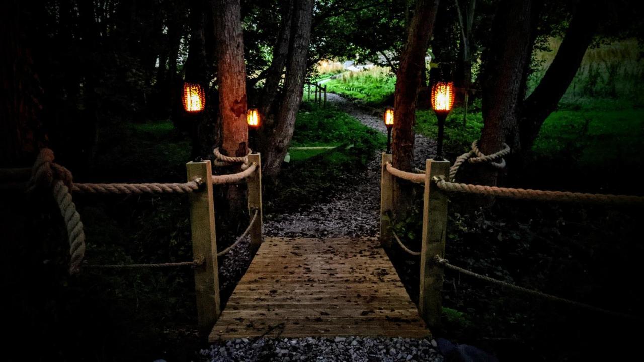 Emlyn'S Coppice - Luxury Woodland Glamping Villa โฮลีเวล ภายนอก รูปภาพ