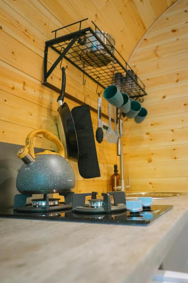Emlyn'S Coppice - Luxury Woodland Glamping Villa โฮลีเวล ภายนอก รูปภาพ