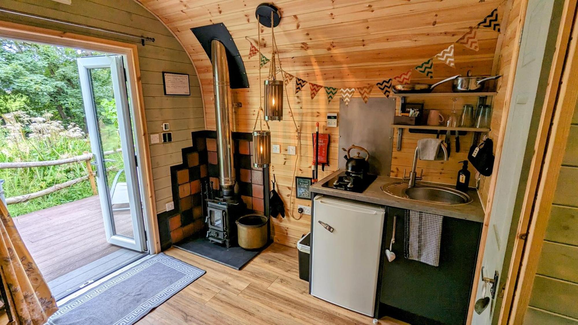Emlyn'S Coppice - Luxury Woodland Glamping Villa โฮลีเวล ภายนอก รูปภาพ