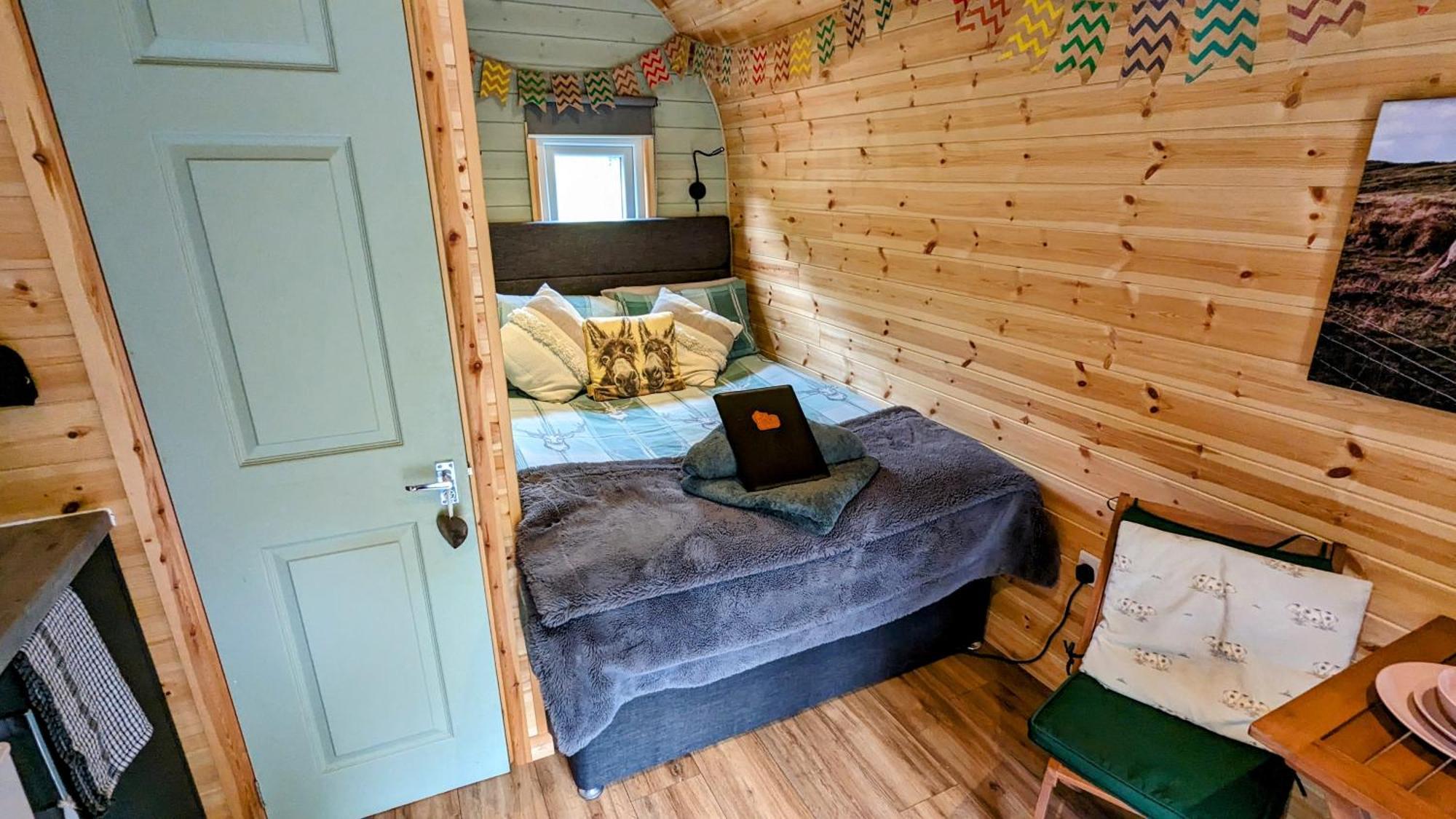 Emlyn'S Coppice - Luxury Woodland Glamping Villa โฮลีเวล ห้อง รูปภาพ